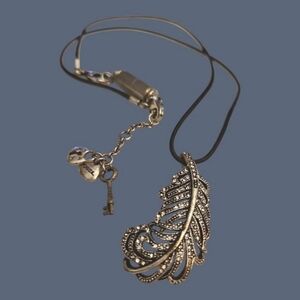 Vtg FOSSIL Silver Antique Style Crystal Feather Pendant Rope Necklace